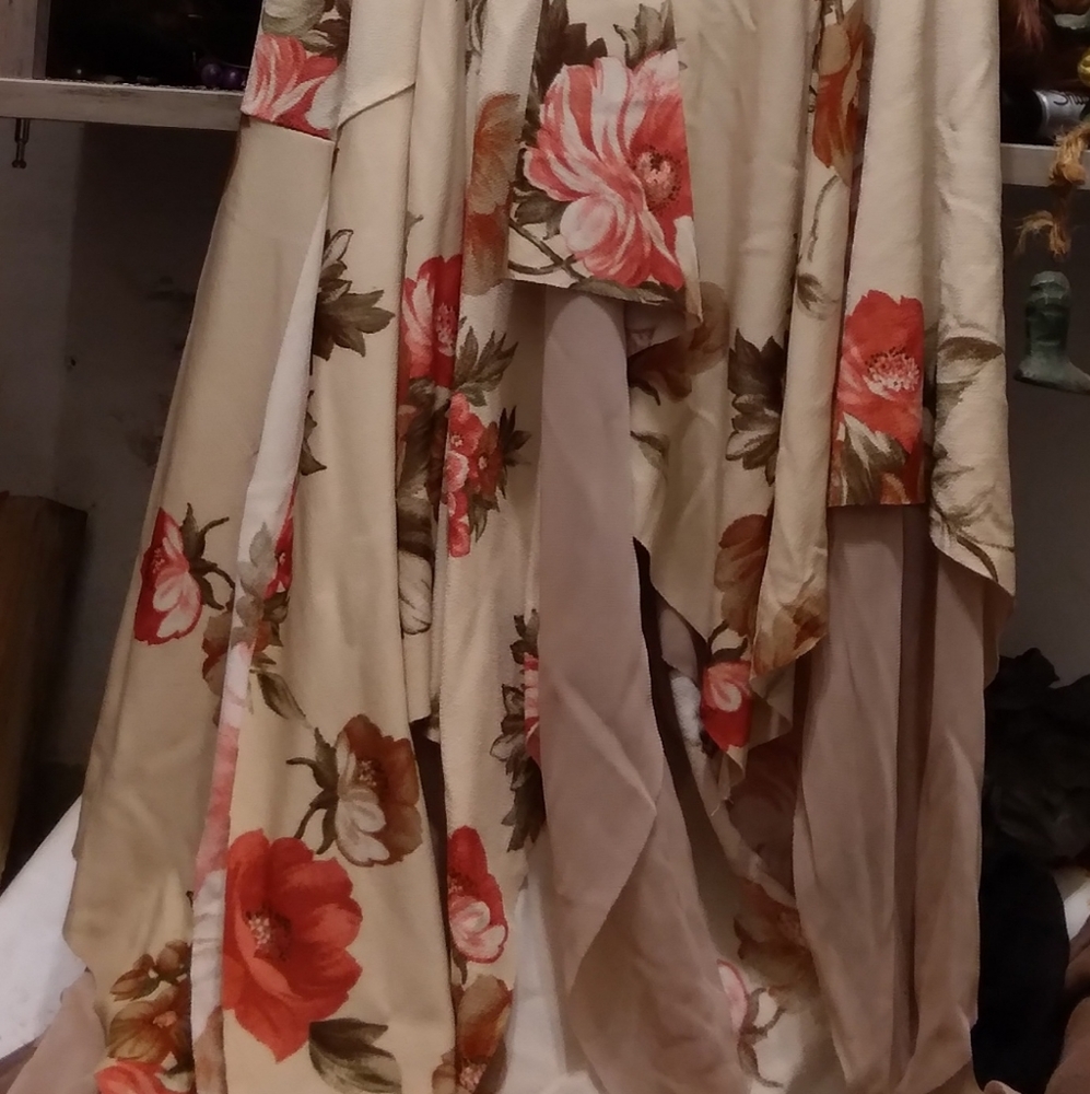 Ladies beautiful  summer dress,by poetry never worn.